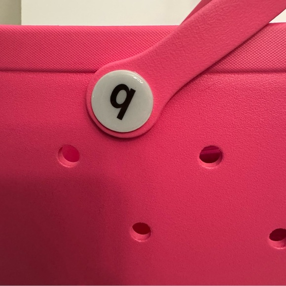 NWT. BOGG bag. Large pink fuschia bogg tote bag. Approx. 19x15x9.25. - Picture 4 of 11